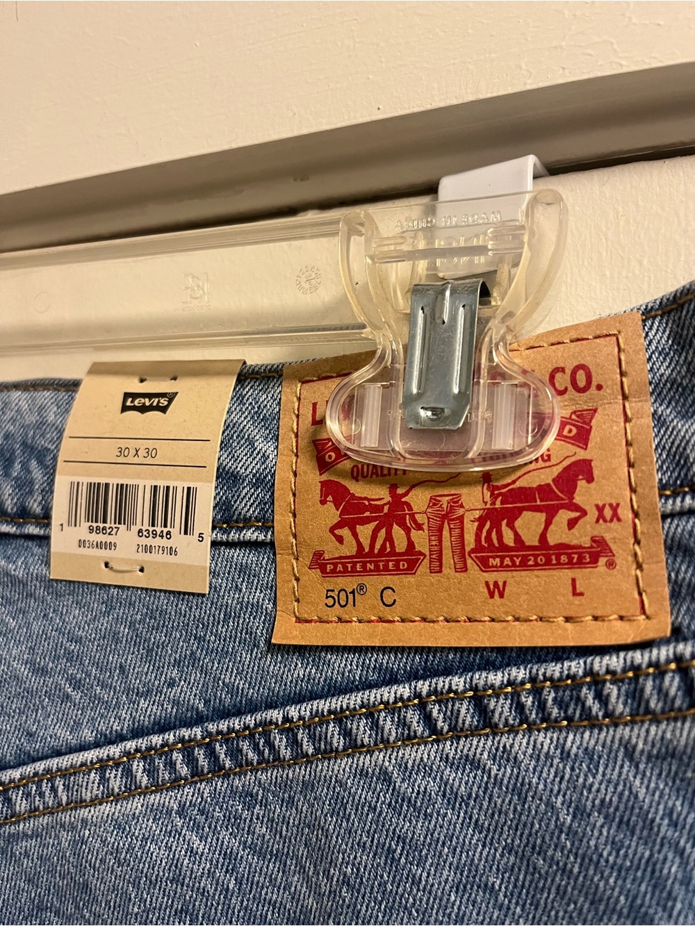 NWT Levi’s 501 curve, 30x30 - Picture 4 of 4